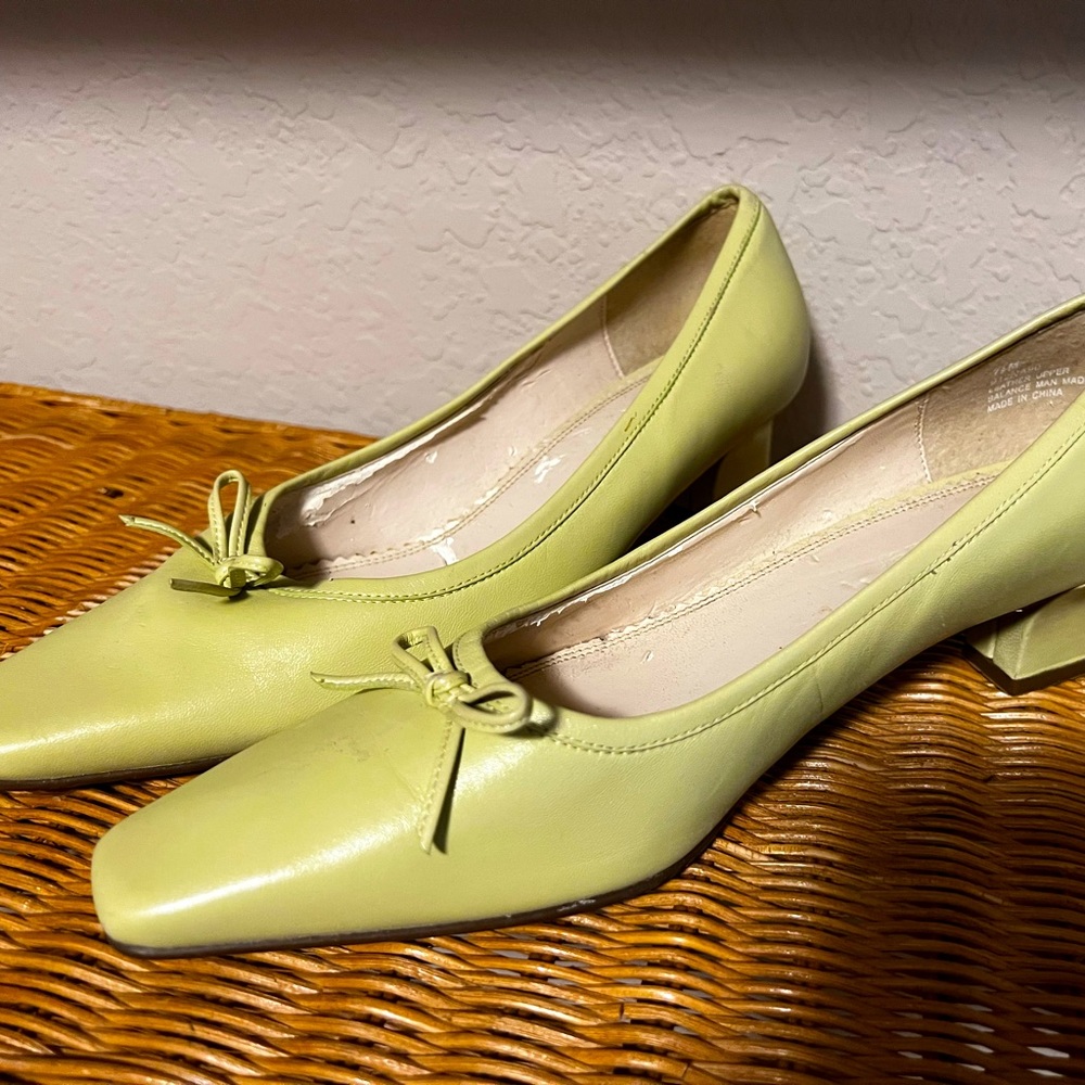 Naturalizer retro shoes!!